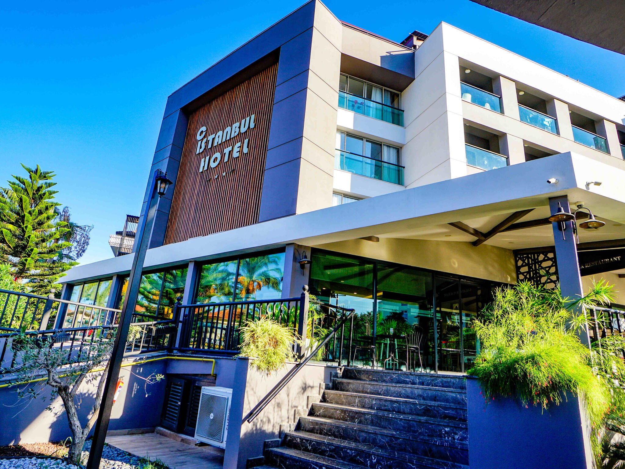 İstanbul Beach Hotel /Çamyuva