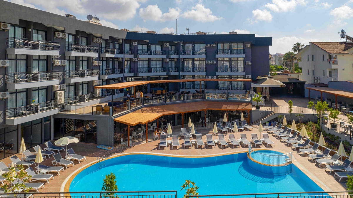 Clover Magic Park Side Hotel